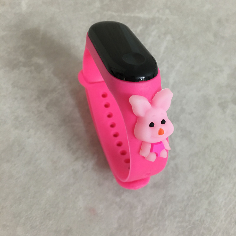 ساعت مچی دیجیتال بچگانه مدل ضدآب سیلیکونی فانتزی طرح پیگ پو کد PI G POOH 22