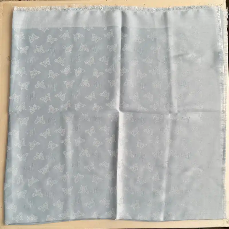 روسری زنانه مدل نخی ژاکارد طرح پروانه ریز کد 2