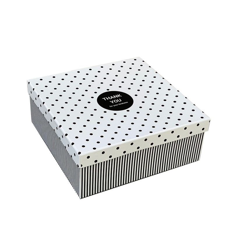 جعبه هدیه مدل خال خالی و راه راه کد 201001-19cm