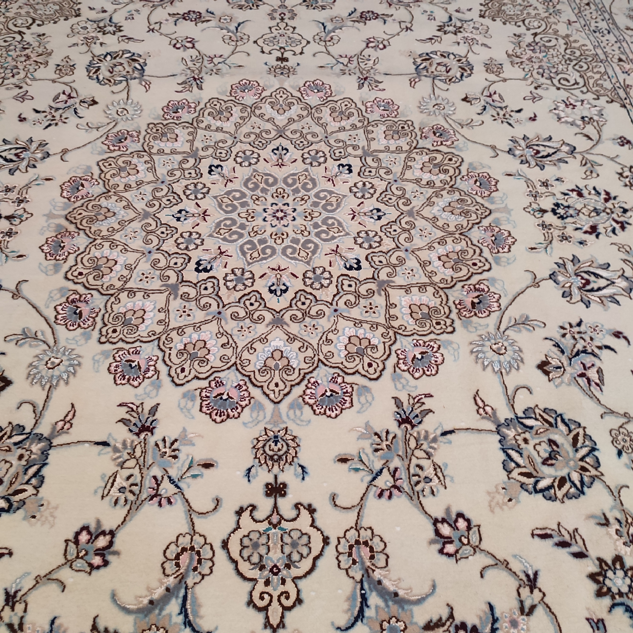 فرش دستباف 9 متری مدل نایین D یک جفت