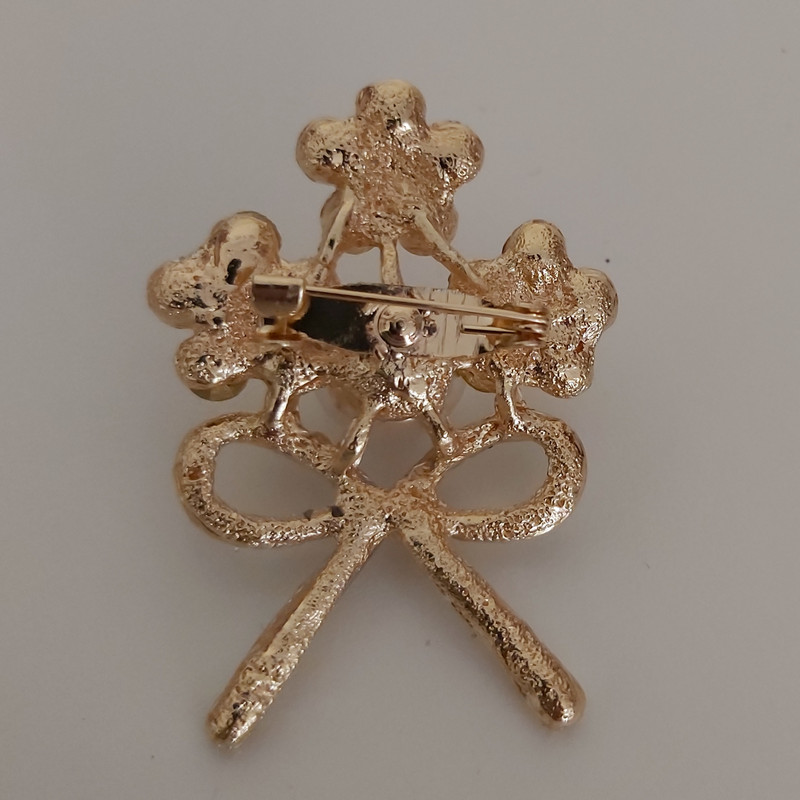 گل سینه دخترانه مدل دسته گل