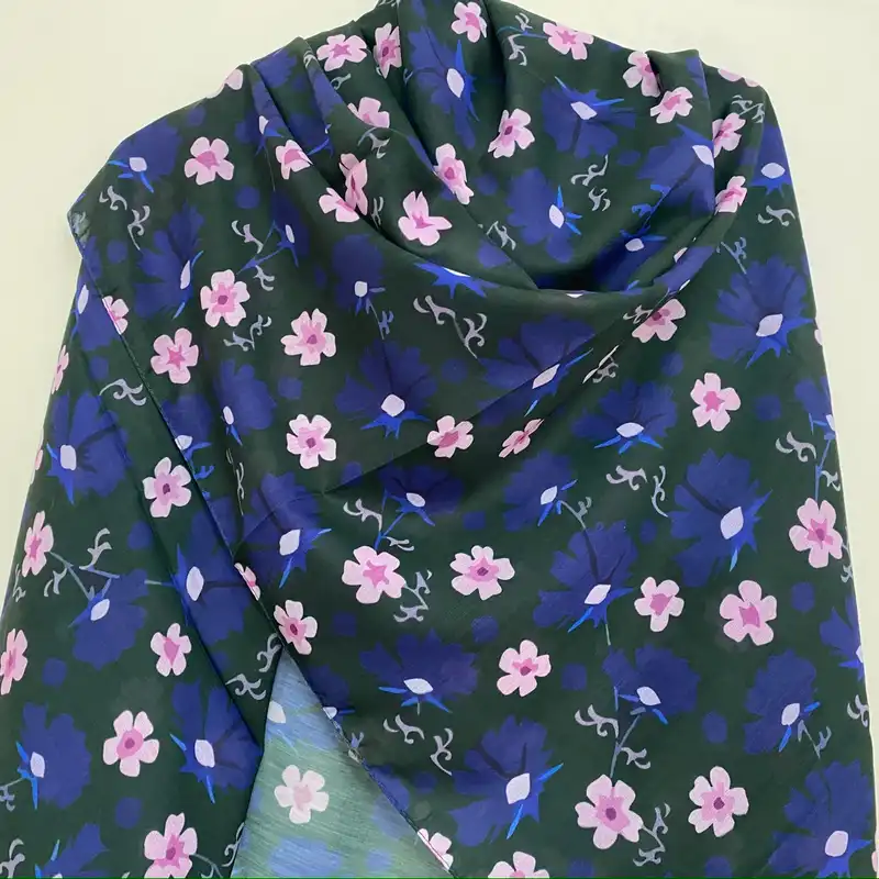 روسری زنانه مدل نخ اسپان منگوله دار کد 1632