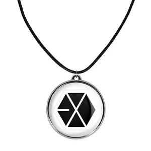 گردنبند خندالو مدل گروه اکسو EXO کد 10271033