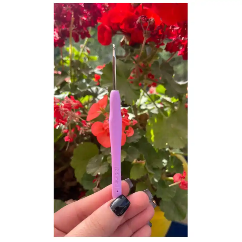 قلاب بافتنی مدل ZHL-S-2.5mm به همراه سنجاق نشانه گذار بافتنی و سوزن دوخت کاموا مجموعه 4 عددی