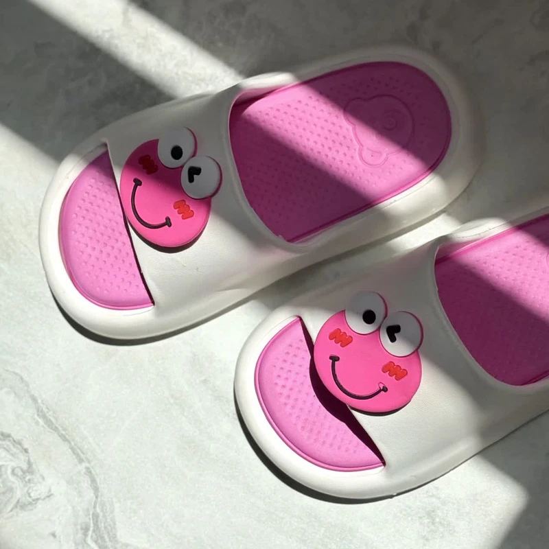 عکس شماره 2 : دمپایی دخترانه زیتون مدل عروسکدار فراگ