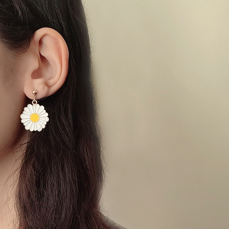 گوشواره زنانه مدل بابونه کد DA048 گوشواره زنانه مدل بابونه کد DA048