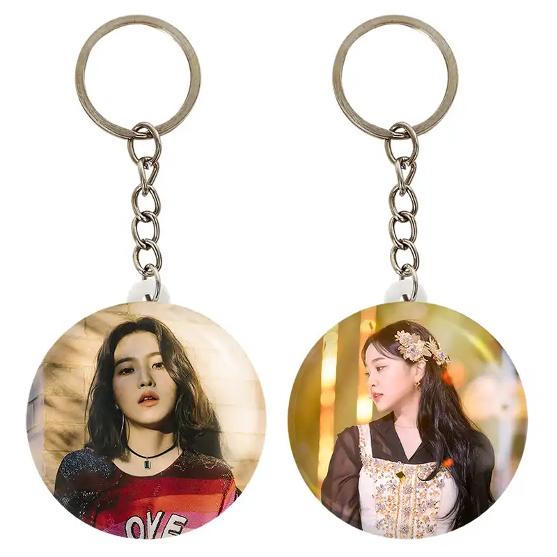 جاکلیدی خندالو مدل یری گروه رد ولوت Red Velvet کد 1960019599 مجموعه 2 عددی