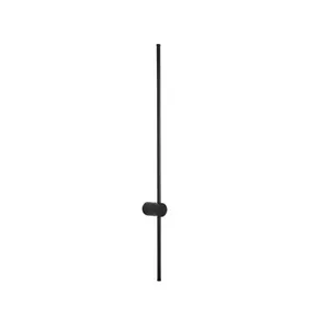 Liner model wall lamp