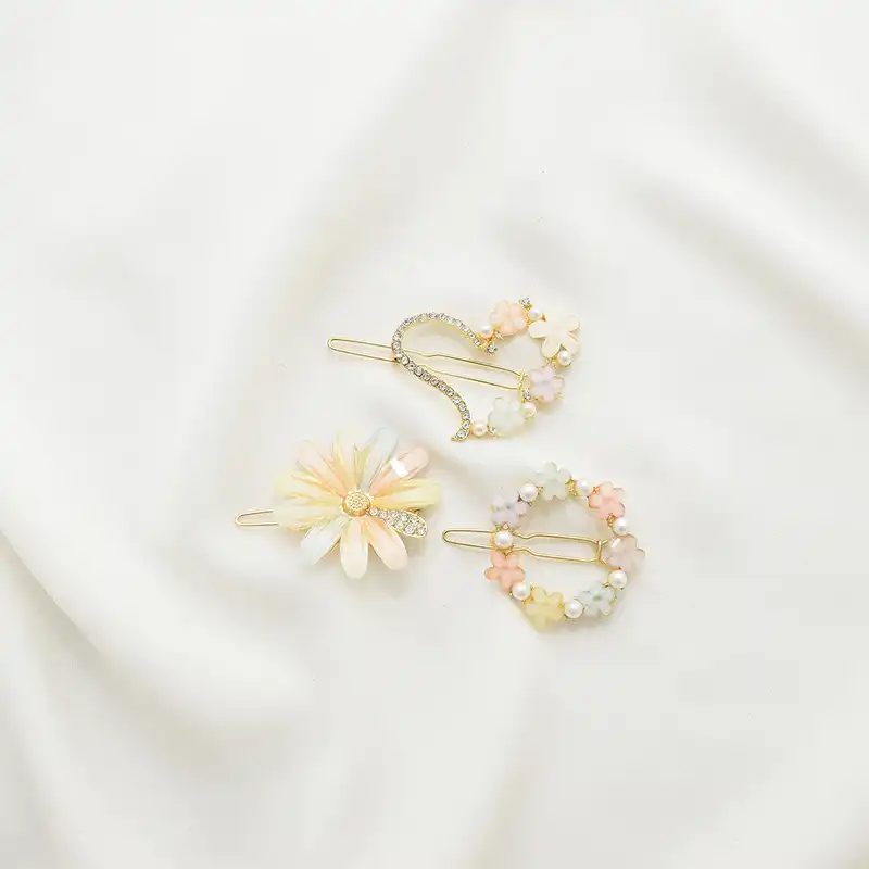 گیره مو زنانه مدل قلب نگینی کد01 بسته 3 عددی