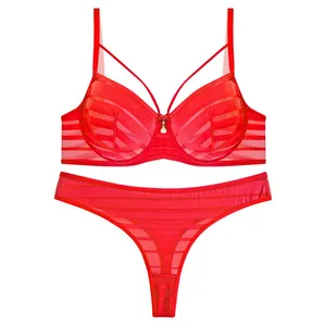 ست شورت و سوتین زنانه نوشه پوش مدل فنردار توری راه راه رنگ قرمز