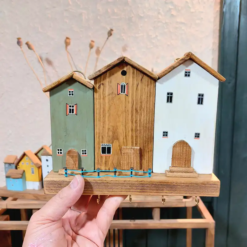 جاکلیدی چوبی مدل دهکده فانتزی کد 5230