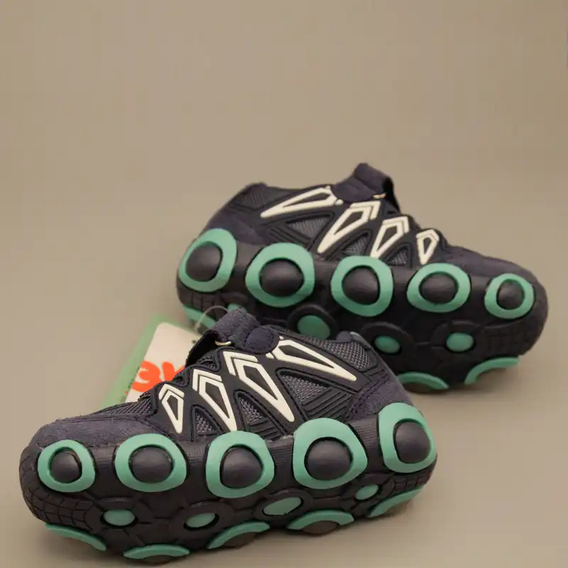 کفش مخصوص پیاده روی پسرانه بی کی جی کیدز مدل  چراغ دار کد 409