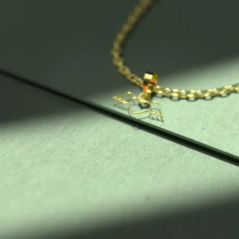 گردنبند طلا 18 عیار زنانه مدوپد مدل قلب بالدار