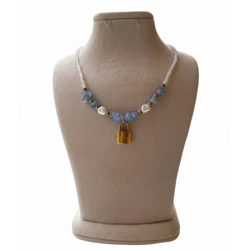 گردنبند زنانه مدل سنگ آونتورین چیپسی طرح مرواریدی با آویز قفل