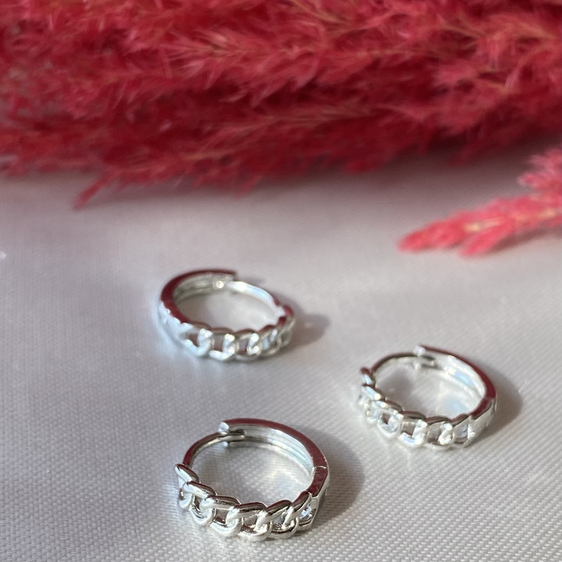 پیرسینگ گوش مدل زنجیری حلقه ای