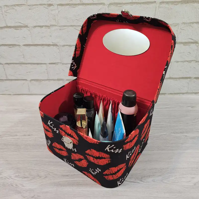 جعبه هدیه مدل چمدانی طرح فانتزی