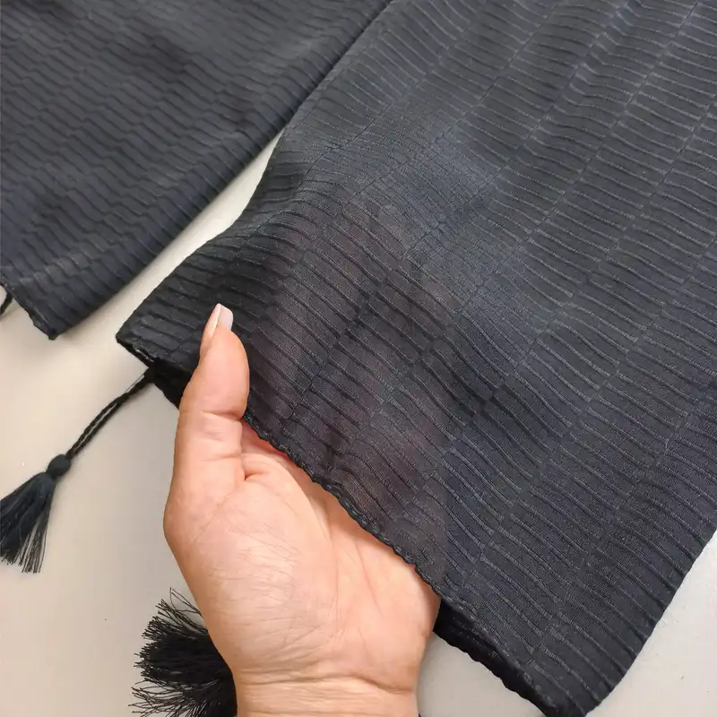 شال زنانه مدل حریر ساده منگوله دار مربع برجسته