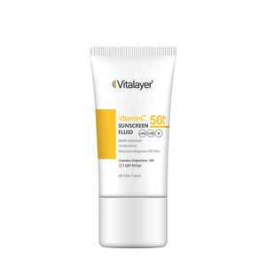 فلوئید ضدآفتاب رنگی ویتالیر، 50 SPF، مدل Vitamin C، مناسب انواع پوست تنالیته رنگ متوسط و حجم 50 میلی‌لیتر، ضد آب، محافظت کننده در برابر اشعه UVA، UVB، IR، آنتی‌اکسیدان، فاقد چربی و پارابن، ضد لک، آبرسان، دارای فرمولاسیون غیرکومدون‌زا، با ماندگاری 2 ساعته
