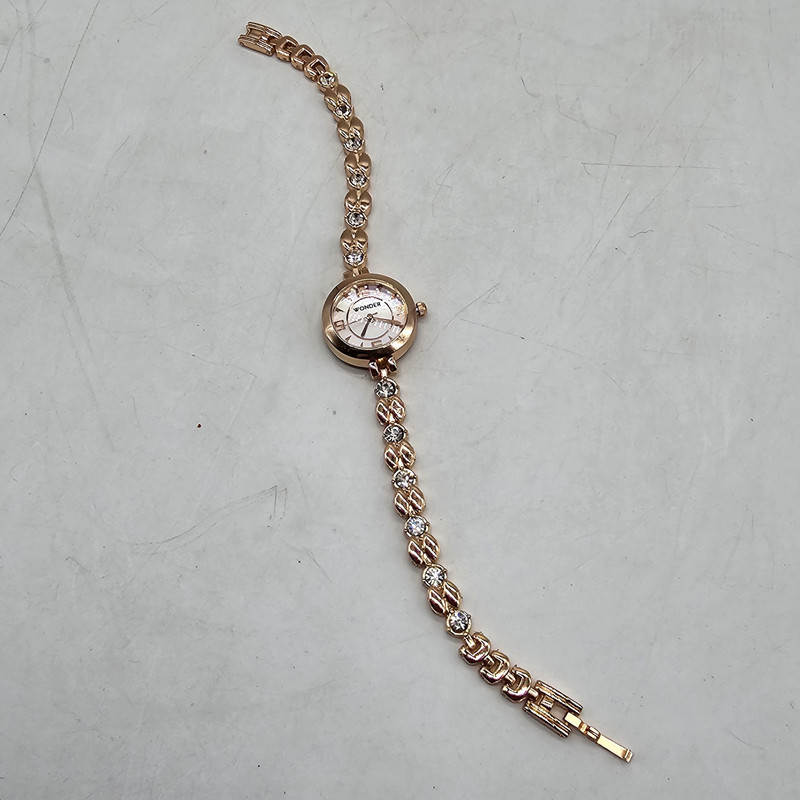 ساعت مچی عقربه ای زنانه مدل R10 ساعت مچی عقربه ای زنانه مدل R10