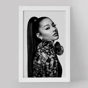 تابلو خندالو مدل آریانا گرانده Ariana Grande کد 19067