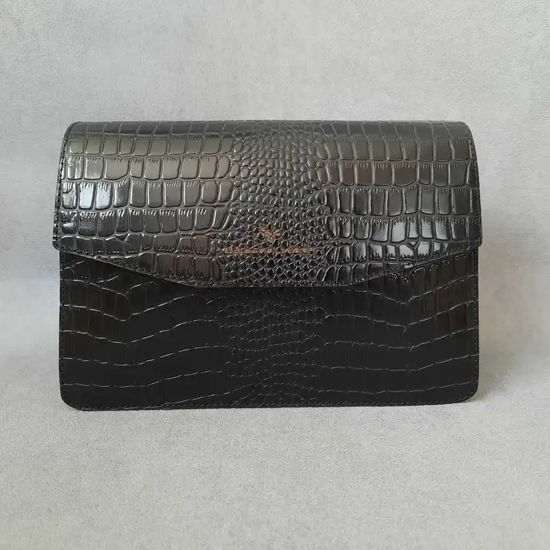 کیف دوشی زنانه چرم بارثاوا مدل 1358