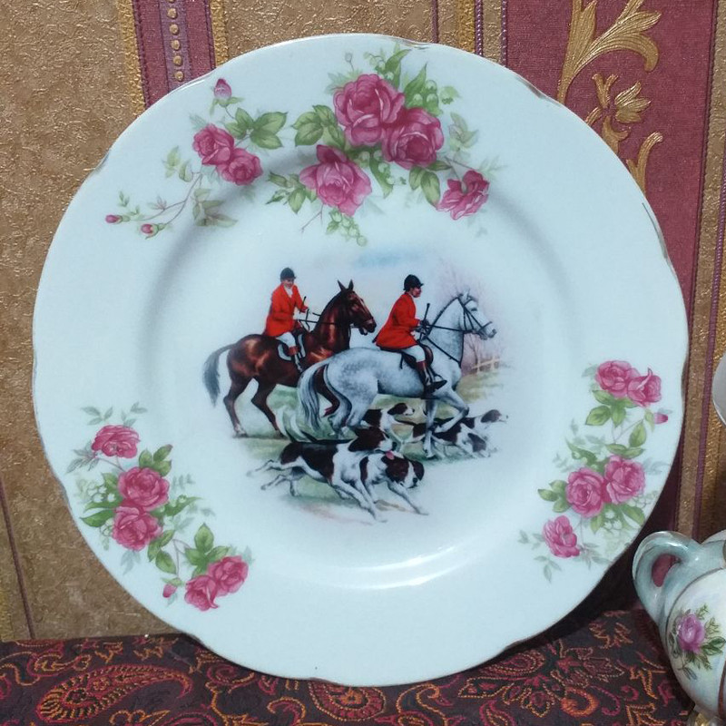 بشقاب مدل گل سرخی طرح شکارگاه
