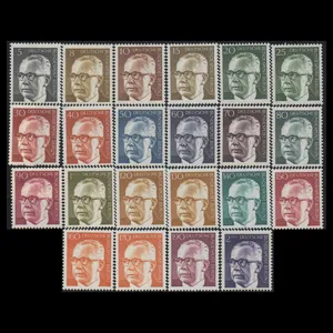 تمبر یادگاری مدل خارجی مجموعه 22 عددی