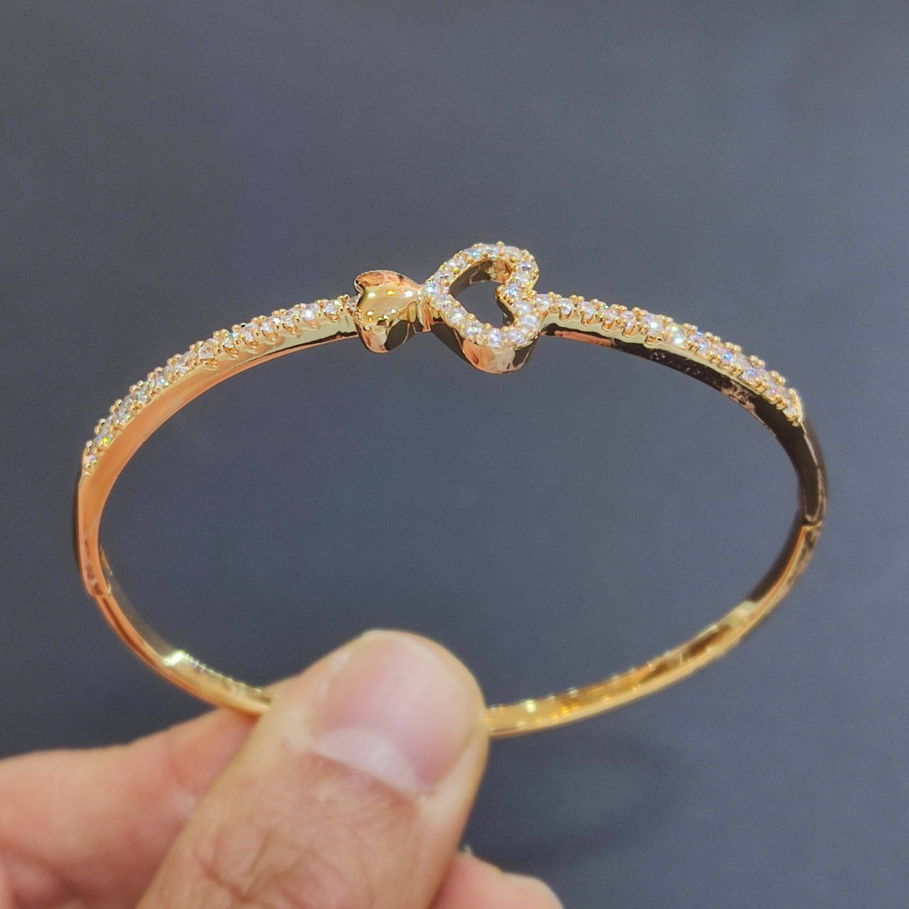 دستبند النگویی زنانه ژوپینگ مدل قلب نگیندار کد 02