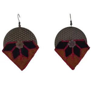 گوشواره زنانه مدل سوزن دوزی فلزی مخروطی