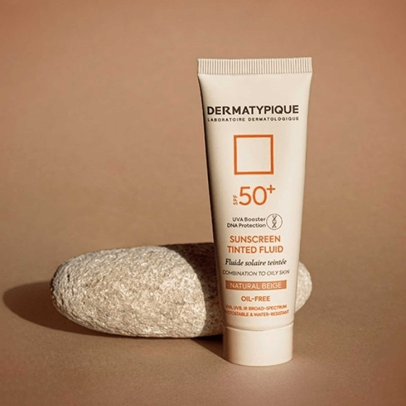 فلوئید رنگی ضد آفتاب درماتیپیک مدل SPF50 محافظ UVA ،UVB، ضد آب، تنظیم ترشح چربی پوست، مناسب پوست‌‌های چرب و مختلط حجم 50 میلی‌لیتر