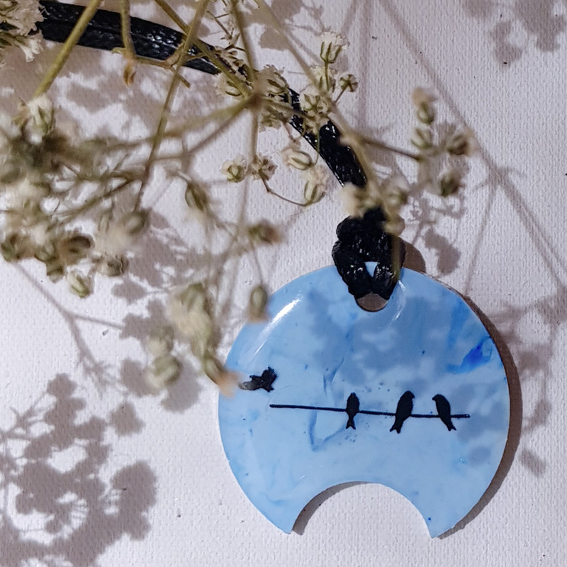 گردنبند دخترانه مدل رزینی طرح پرنده گردنبند دخترانه مدل رزینی طرح پرنده