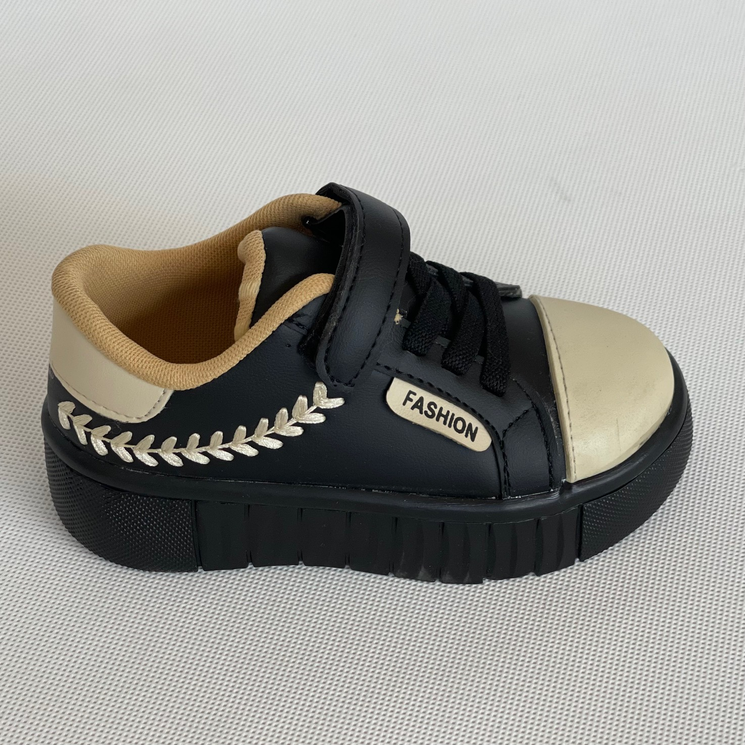 کفش راحتی بچگانه مدل گندمی کد BK