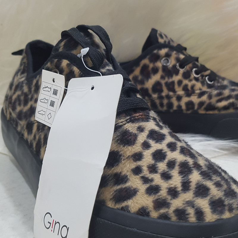 کفش روزمره زنانه جینا مدل پلنگی کد 990