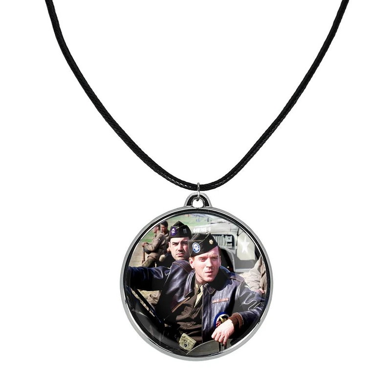 گردنبند خندالو مدل جوخه برادران Band Of Brothers کد 2976929770