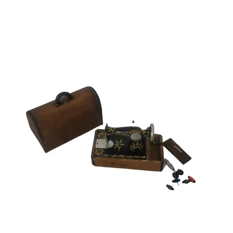 ماکت چوبی مدل چرخ خیاطی قدیمی