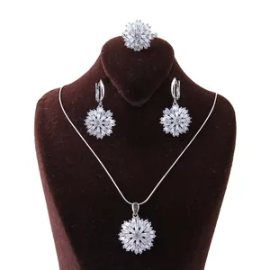 نیم ست نقره زنانه بازرگانی میلادی مدل هشت پر کد NTR_314