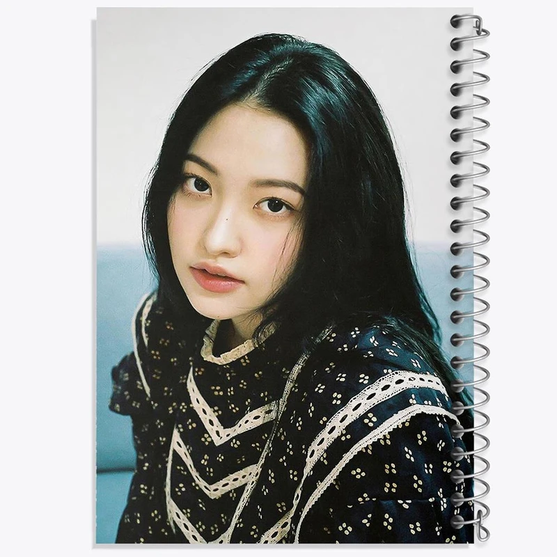 دفتر ژورنال نویسی 50 برگ خندالو مدل نقطه ای طرح یری گروه رد ولوت Red Velvet کد 19594