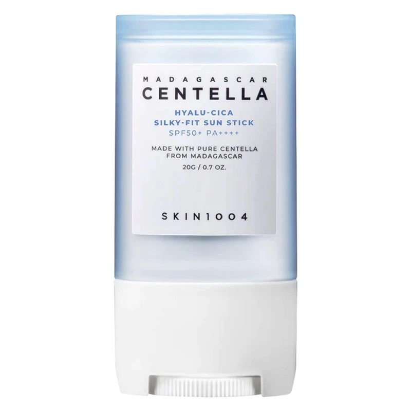 استیک ضد آفتاب بی‌رنگ سانتلا، SPF 50، مدل skin1004، مناسب انواع پوست با حجم 20 میلی‌لیتر، محافظت‌کننده در برابر اشعه‌های UVA و UVB، ضد حساسیت و مرطوب‌کننده، PA++++، روشن‌کننده، دارای فرمولاسیون عصاره مغذی و هیالورونیک اسید، با ماندگاری 3 ساعته 