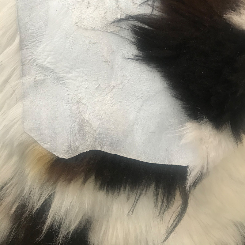 فرش پوست انارکارپت مدل خز طبیعی گوسفند کد GN 110 فرش پوست انارکارپت مدل خز طبیعی گوسفند کد GN 110