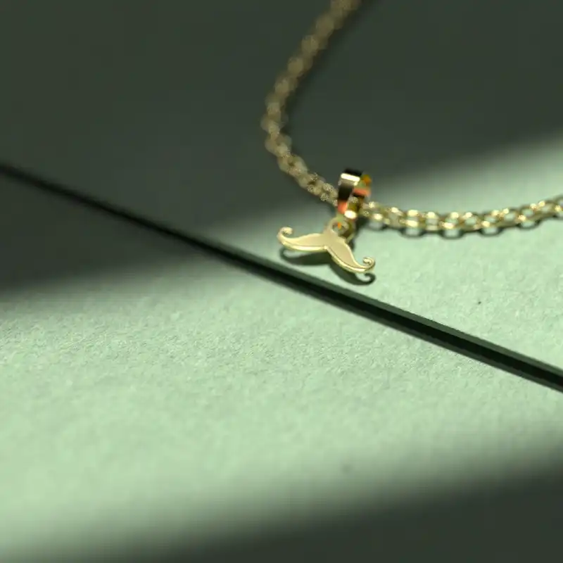 گردنبند طلا 18 عیار زنانه مدوپد مدل چوب لباسی کد UU2-1-1099