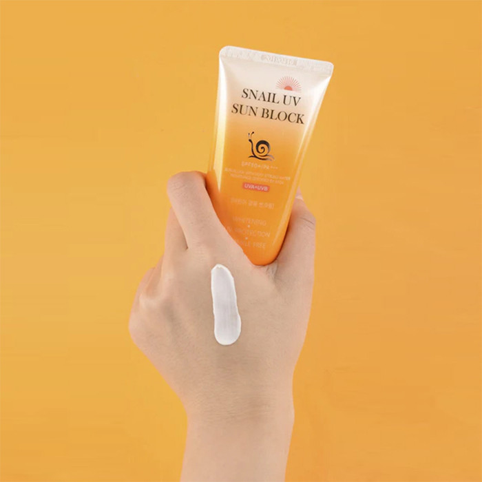  کرم ضد آفتاب بدون رنگ جیگوت SPF 50 مدل حلزون ‌مناسب انواع پوست حجم 50 میلی‌لیتر