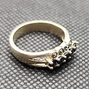 انگشتر نقره زنانه مدل یاقوت کبود کد 594