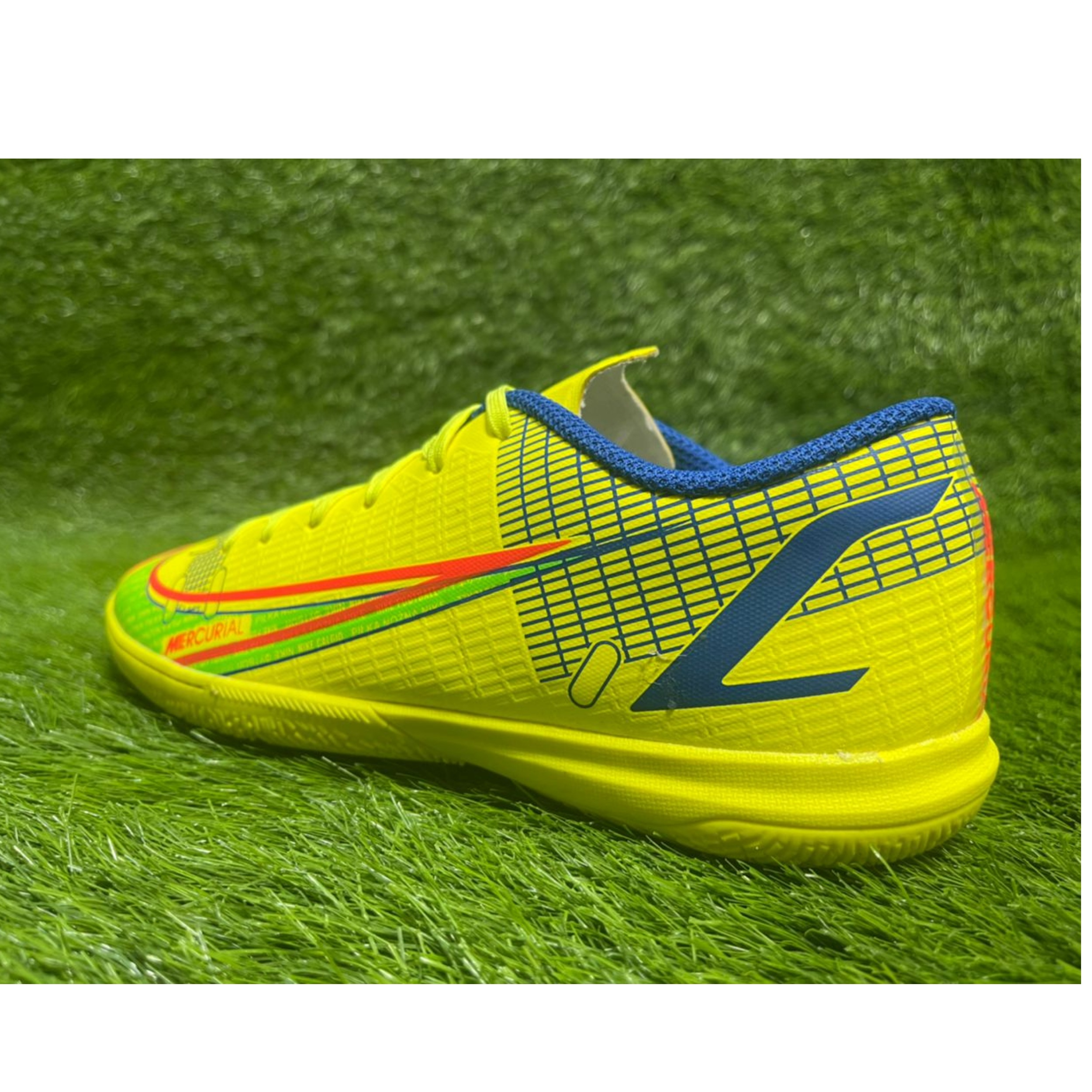 کفش فوتسال مردانه مدل سالنی