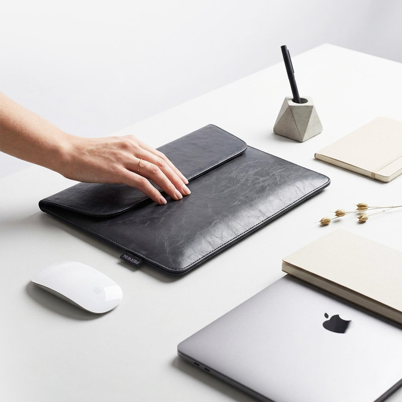 عکس کاور لپ تاپ پِروین مدل LC-23 مناسب برای HUAWEI Matebook core Ultra سایز 14 اینچ — زاویه 4
