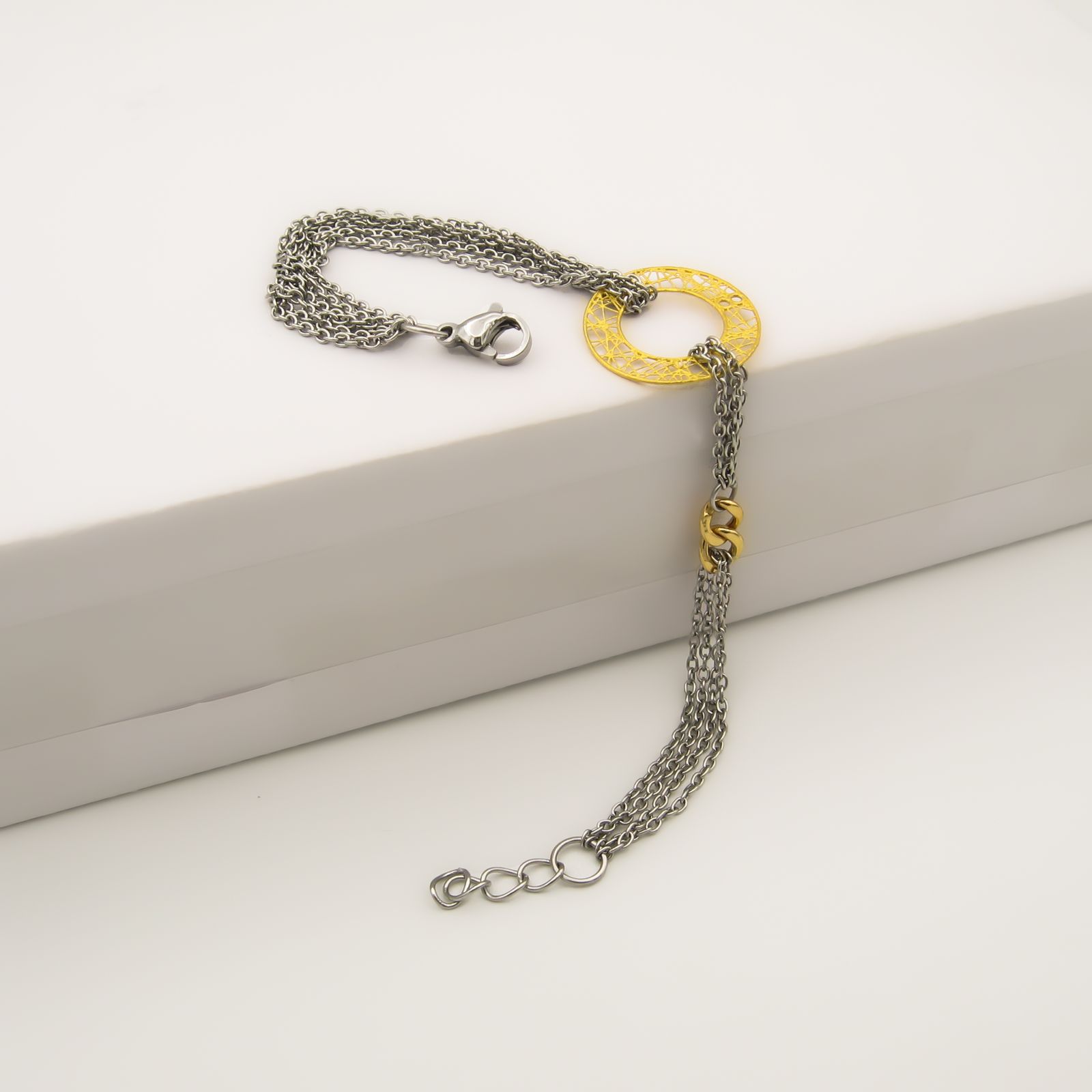 دستبند طلا 18 عیار زنانه مانچو مدل  bfg233 -  - 4