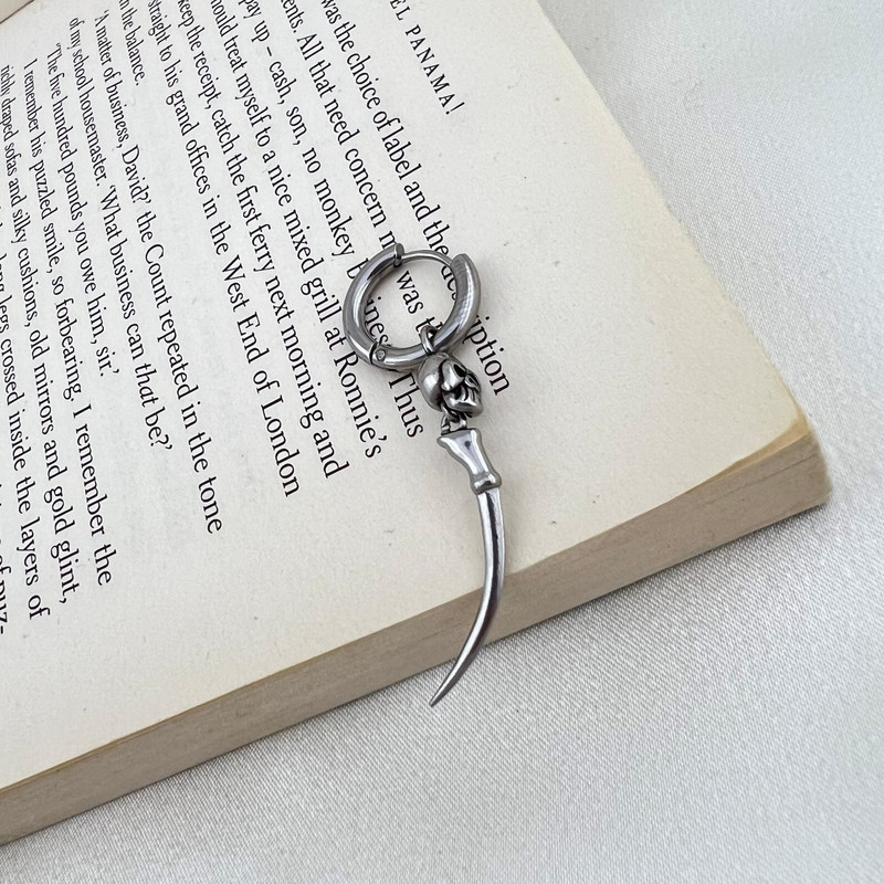 پیرسینگ گوش زنانه مدل جمجمه کد P4545