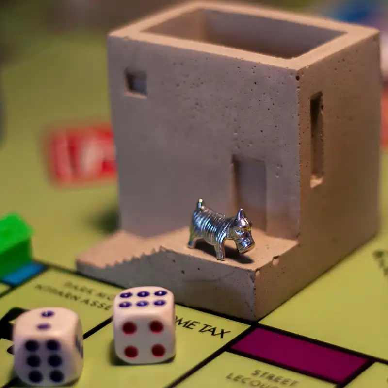 گلدان بتنی مدل خانه کوچک