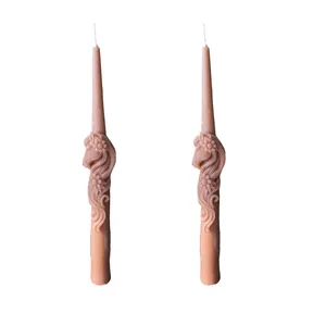 شمع دست‌ساز بدون‌بو مدل قلمی سال نو اسب زمان اتمام 4 ساعت بسته 2 عددی