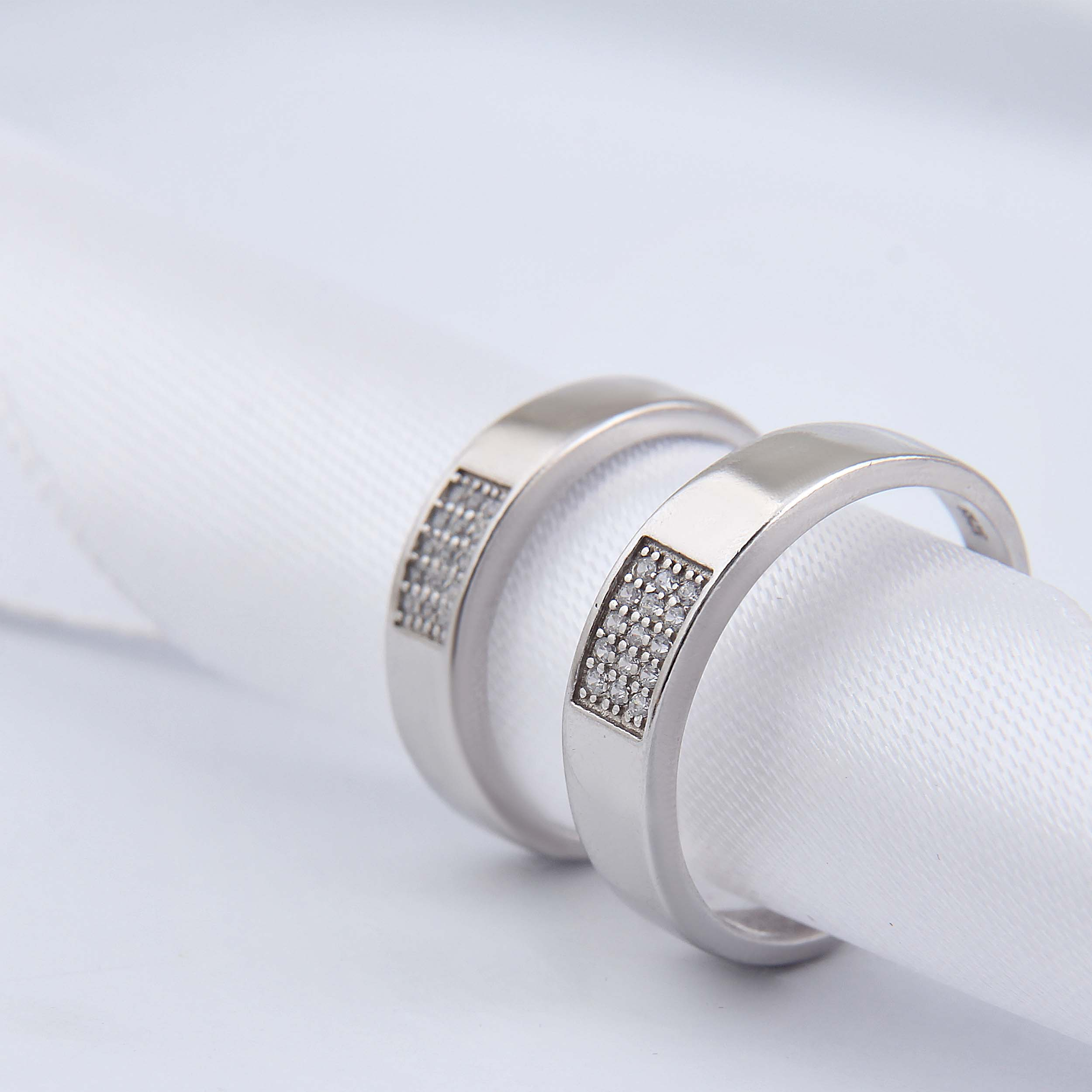 ست انگشتر نقره زنانه و مردانه بازرگانی میلادی مدل نگین برلیان بدون ریزش ابکاری رادیوم کد AWR_1628