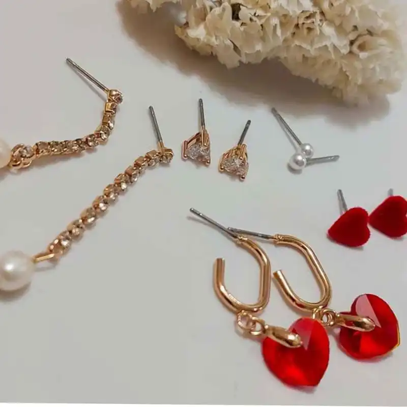 گوشواره زنانه مدل قلبی مجموعه 5 عددی